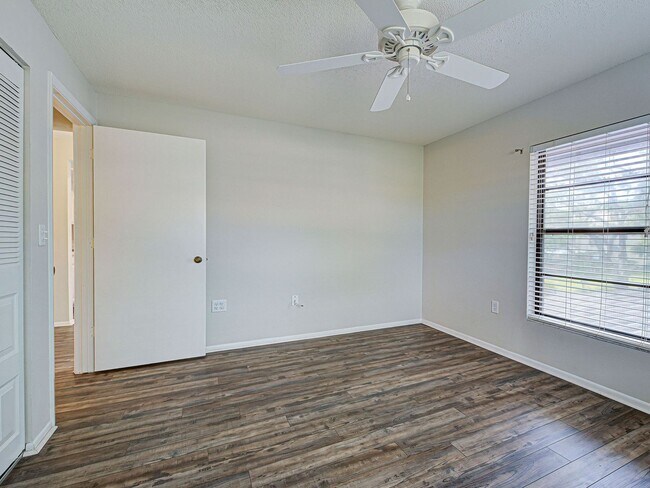 Building Photo - 2BD/2BA Mission Lakes Condo