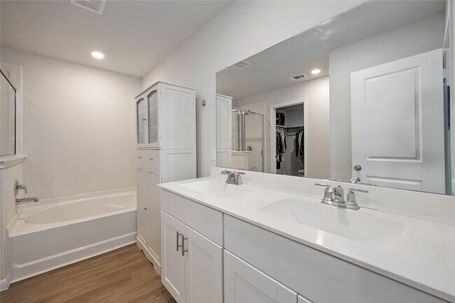 Building Photo - 6434 Lakeview Haven Dr