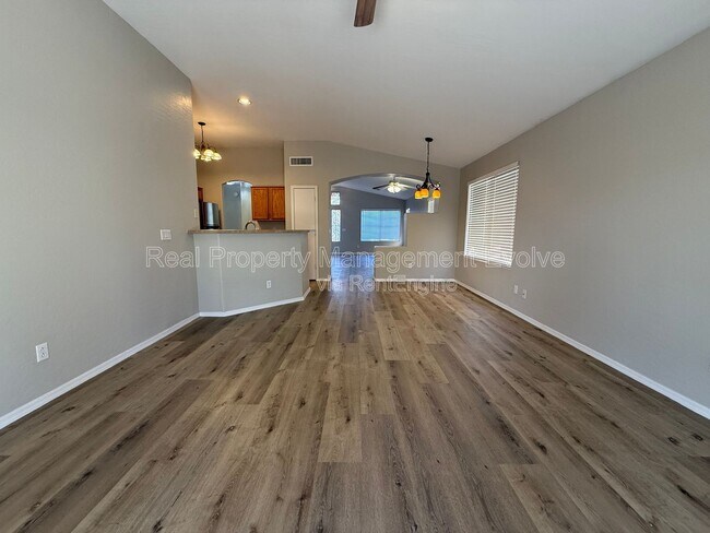Building Photo - 1516 E Bowker St