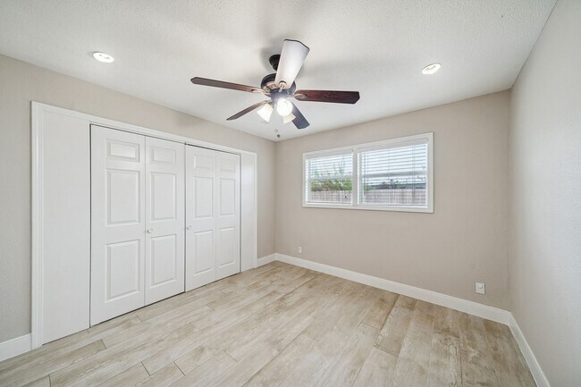 Building Photo - 9602 Lawngate Dr