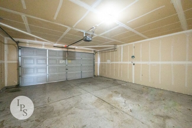 Building Photo - Fresno Westside Home, 3BR/2BA, Built 2002 ...
