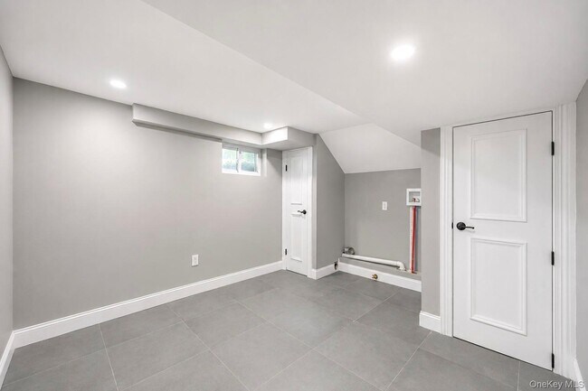 Building Photo - 18 Catherwood Crescent