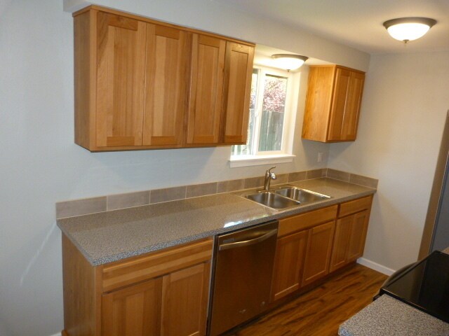 Building Photo - APPLICATION PENDING - Updated Rambler