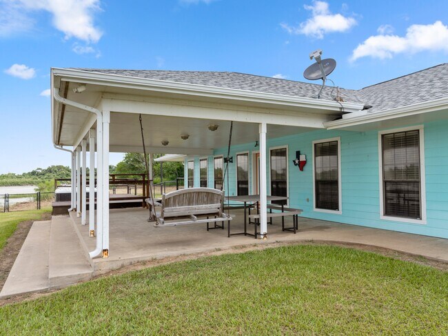 Building Photo - 779 Cr 257