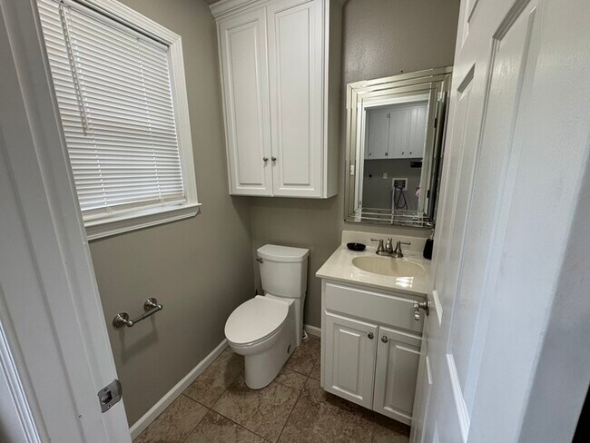 Building Photo - Nice 3 Bedroom 2.5 Bathroom Home on Large Lot in Sherwood