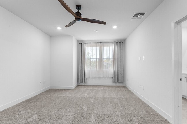 Building Photo - Modern 3 Bedroom 2 Bath Downtown Livermore