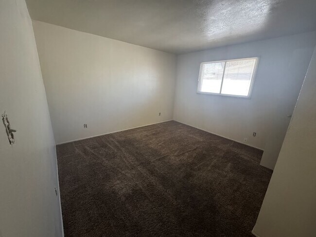 Building Photo - 7747 W Weldon Ave