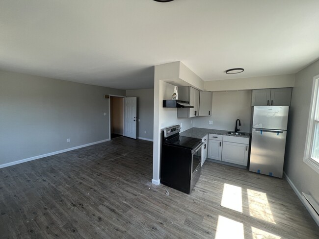 Building Photo - AVAILABLE NOW! Newly Renovated 2BR in Alle...