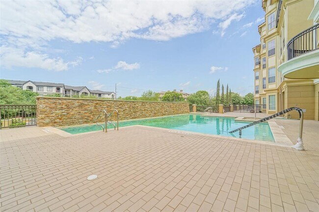 Building Photo - 7575 Kirby Dr