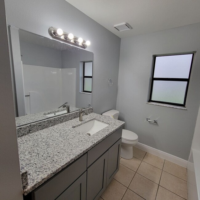 Building Photo - Charmin 3/1 Duplex In Groveland FL