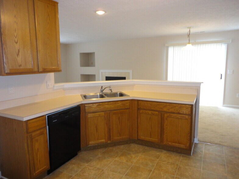 Building Photo - 2820 Dawnlake Dr