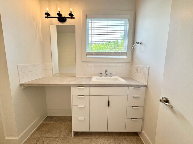 Building Photo - 3 Bed, 2.5 Bath Home w/ 2 Vehicle Carport and Fenced Backyard