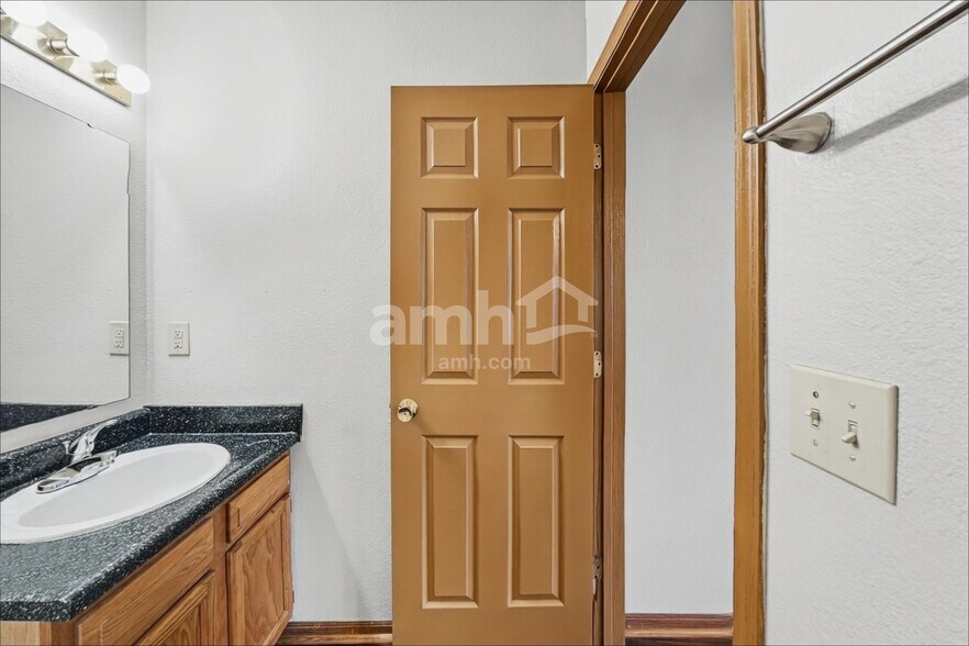 Building Photo - 8539 Coralberry Ln