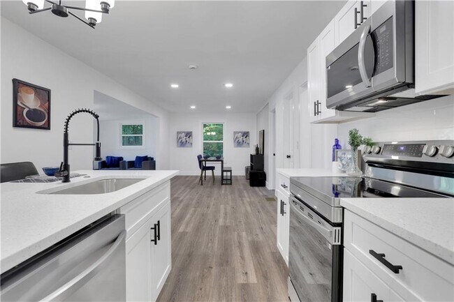 Building Photo - 2466 Old Hapeville Rd SW