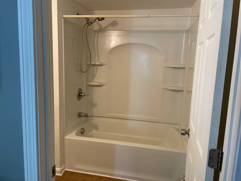 Building Photo - 6 York St