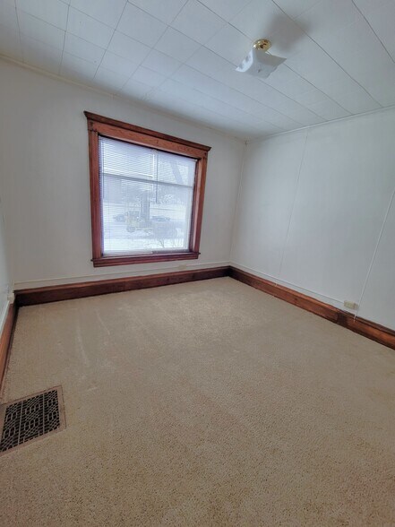 Building Photo - 210 N Fremont St