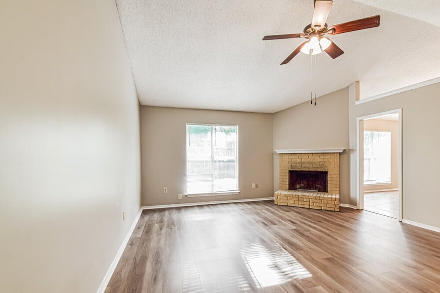 Building Photo - 7171 Dunbarton Dr