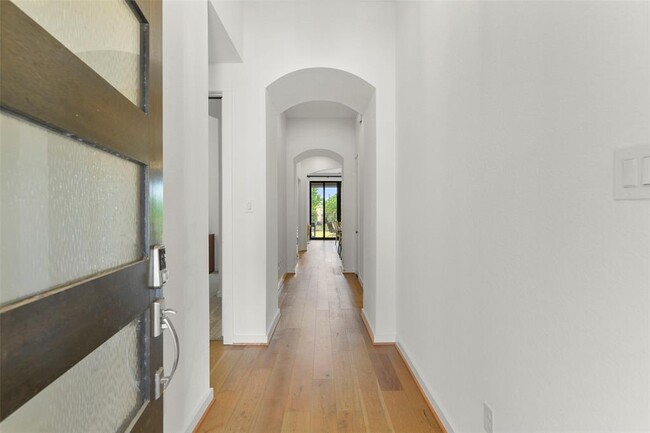 Building Photo - 607 Livermore St