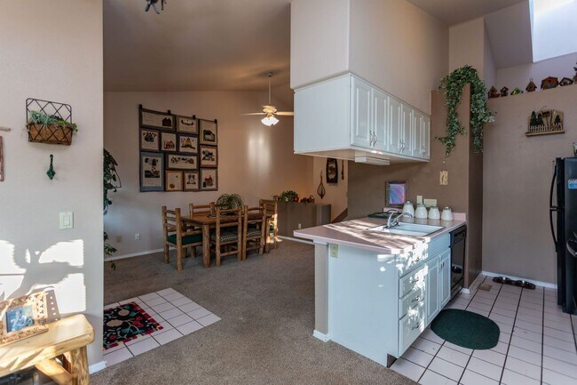 Building Photo - 111 Iveystone Ct