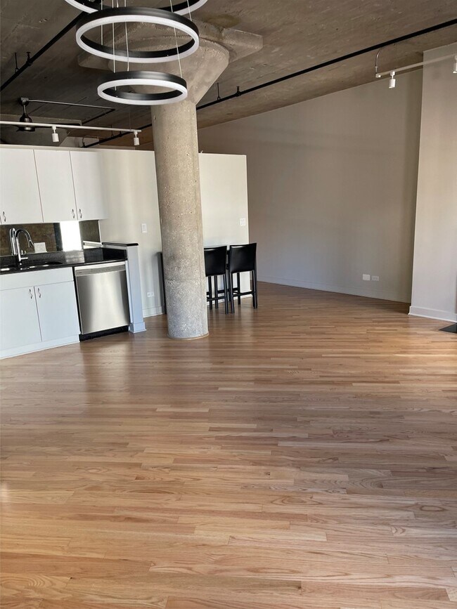 Building Photo - 411 W Ontario St