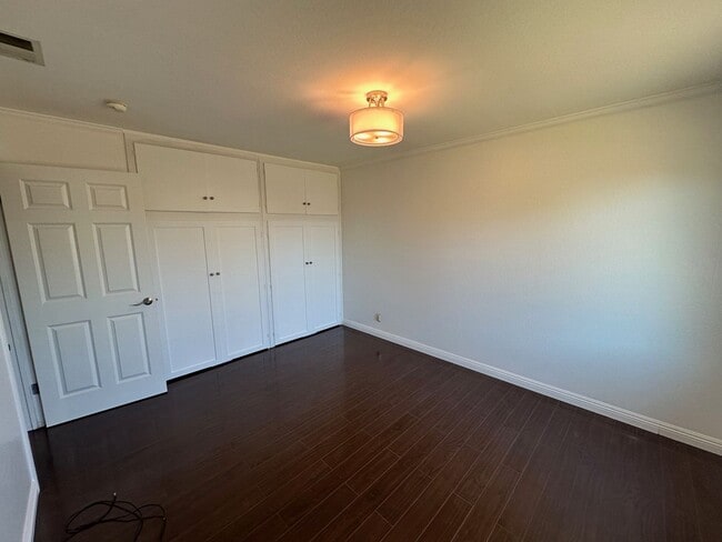 Building Photo - Beautiful Rollingwood Home