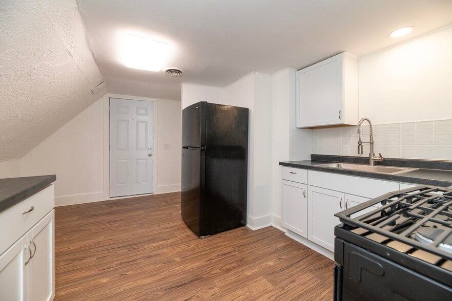 kitchen - 1221 Wells Pl