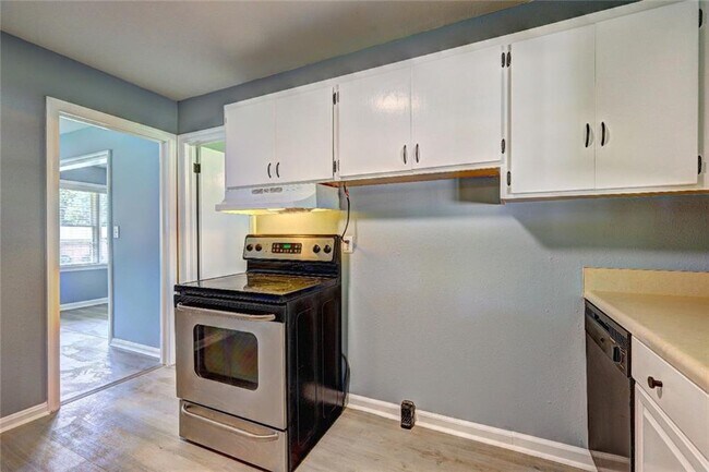 Building Photo - 970 Oglethorpe Ave