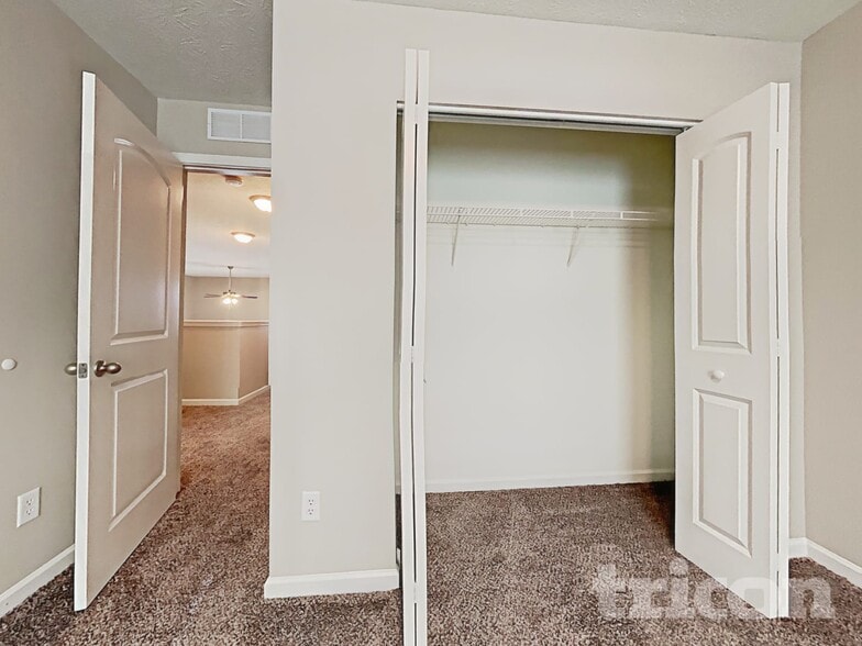 Building Photo - 2318 Shadow Bend Dr