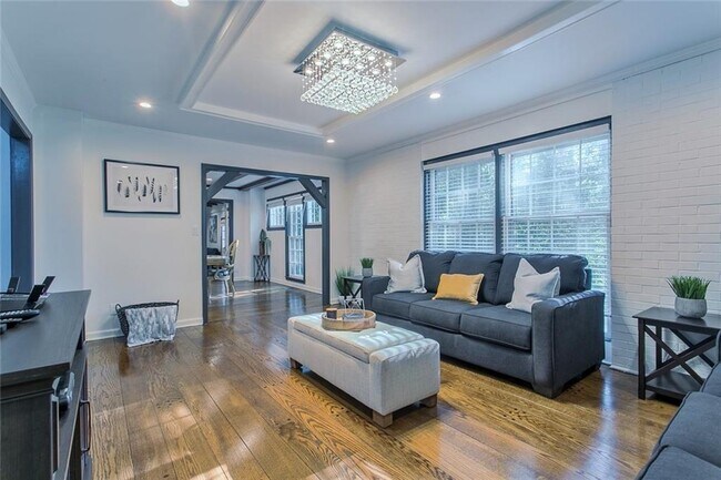 Building Photo - 6680 Williamson Dr NE