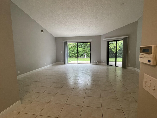 Building Photo - 9173 Tivoli Pl