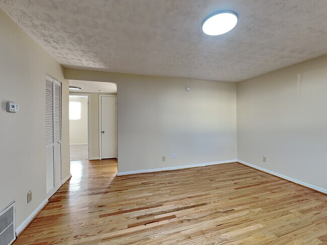 Building Photo - 350 E 12th Ave
