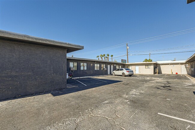 Building Photo - Studio Near Downtown Las Vegas