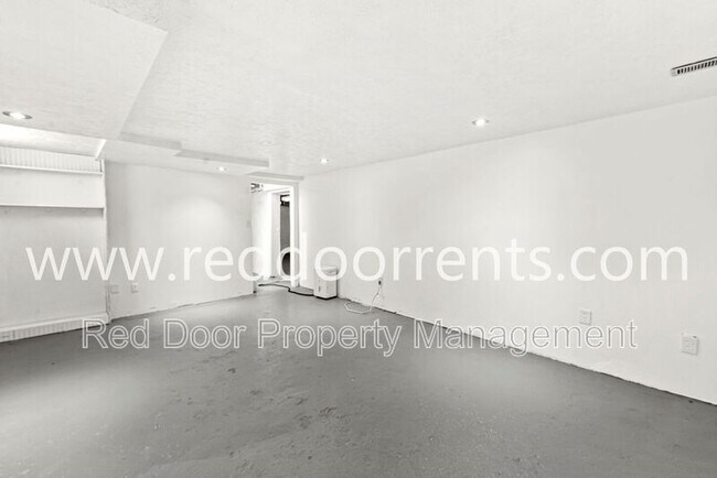 Building Photo - 957 Woodhill Dr