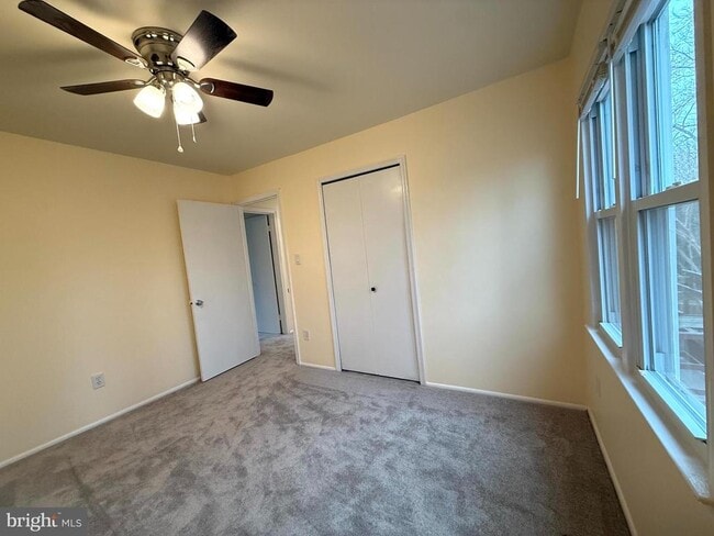 Building Photo - 5278 Lonsdale Dr