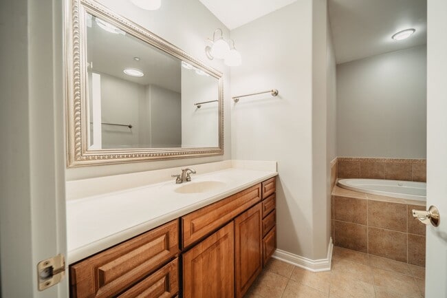 Building Photo - Fall special - Harbor Crest condo for rent