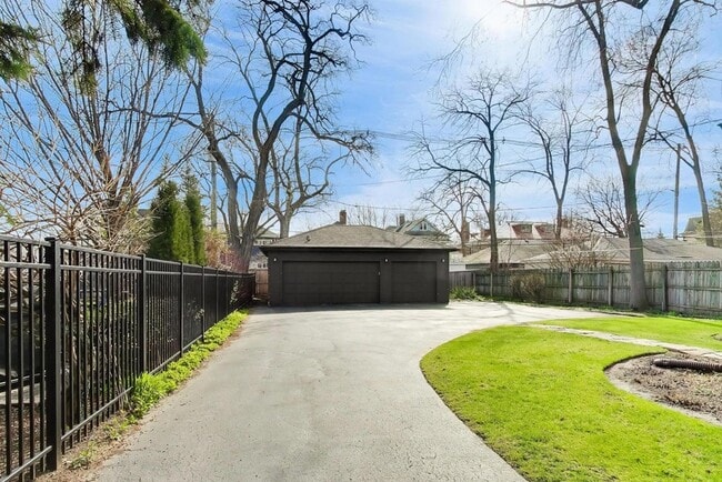 Building Photo - 545 Thatcher Ave