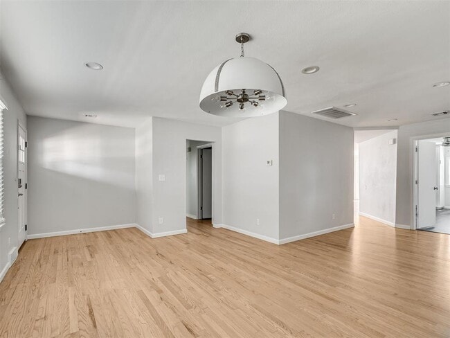 Building Photo - 1222 Westlawn Dr