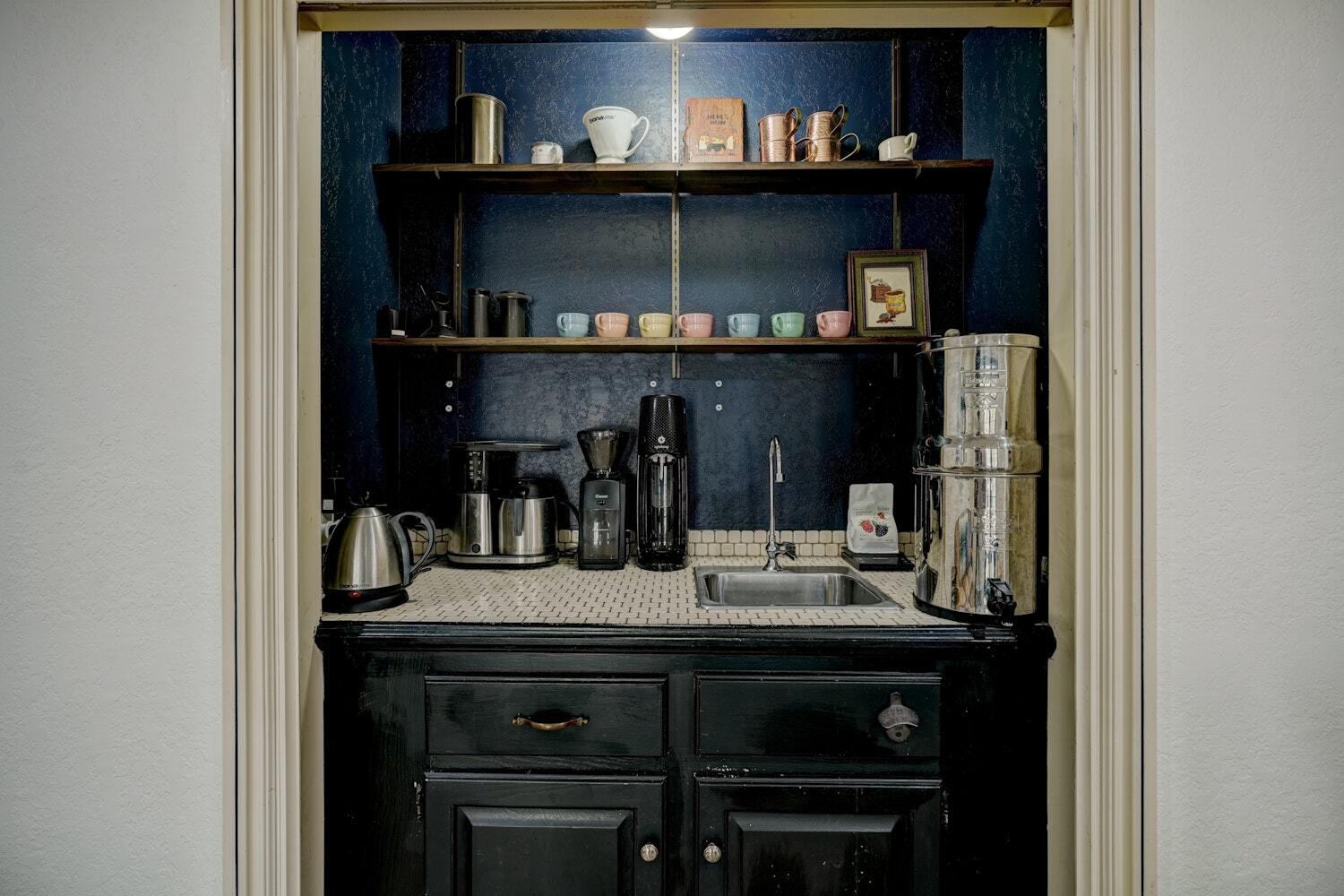 Wet/Coffee/Tea Bar - 1409 Folkstone