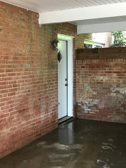 Building Photo - 4805 Randolph Dr