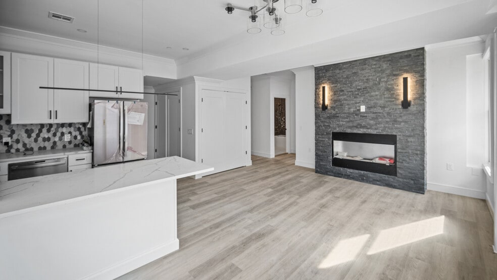 living space - 5 Washington St