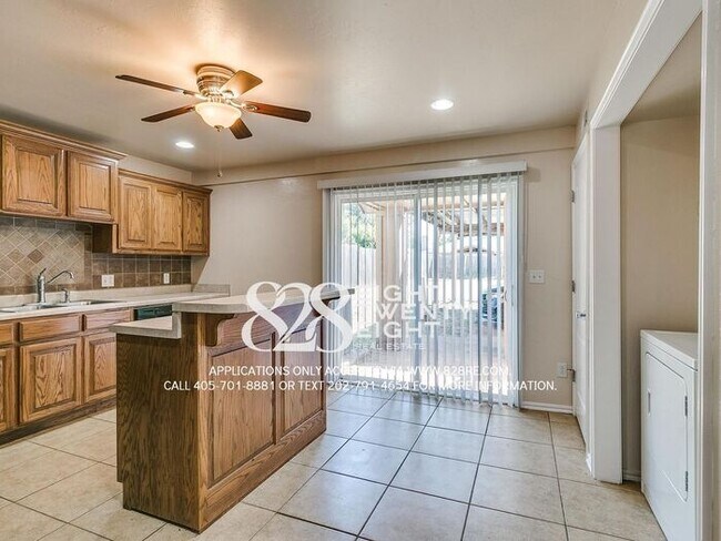Building Photo - Spacious 2 Bed/1.5 Bath Norman Townhome Du...