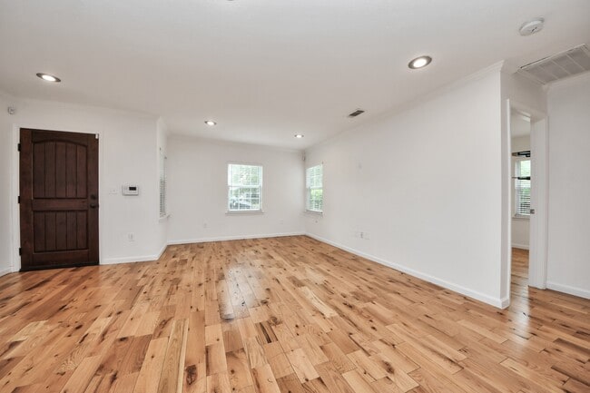 Building Photo - 5118 Ditmas Ln