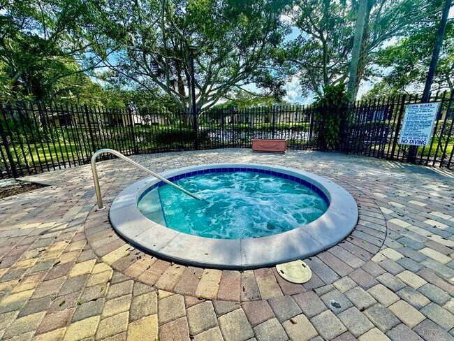 Building Photo - 661 Cypress Lake Blvd