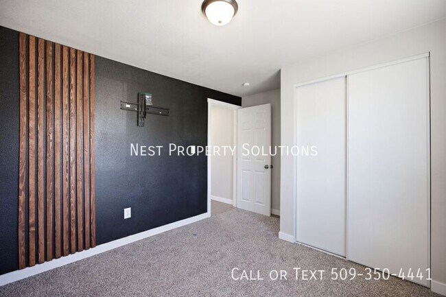 Building Photo - 912 S Alderwood Dr