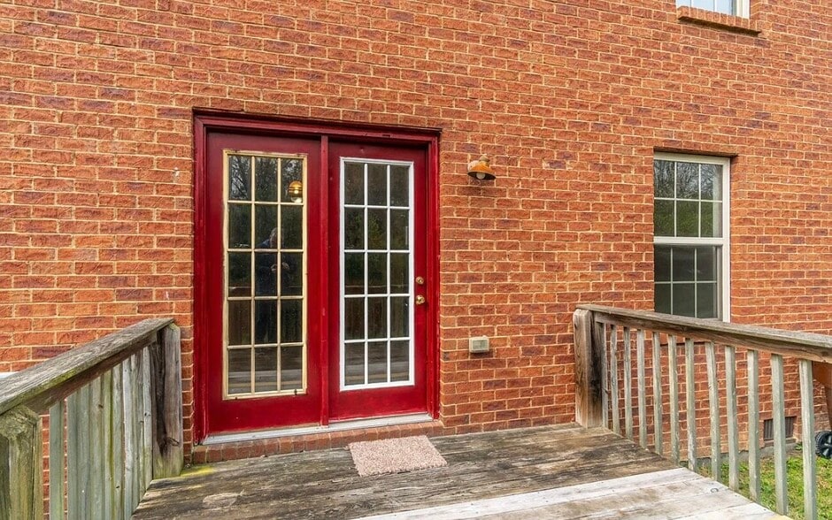 Building Photo - 578 Hampton Way