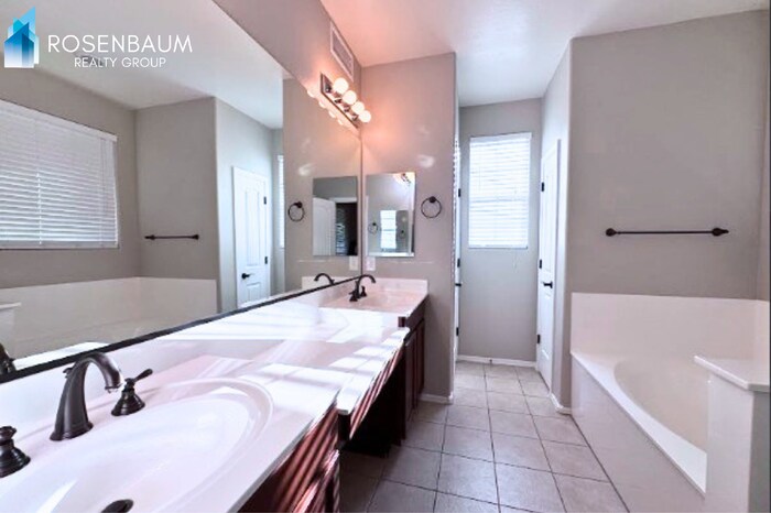 Building Photo - 2969 E Isaiah Ave