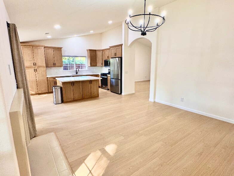 Building Photo - 3602 Swan Ct