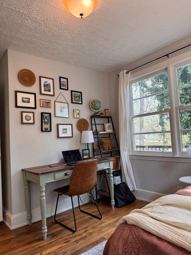 Building Photo - Cozy Two-Bedroom Furnished Bungalow