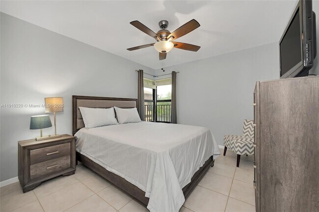 Building Photo - 2676 Carambola Cir N