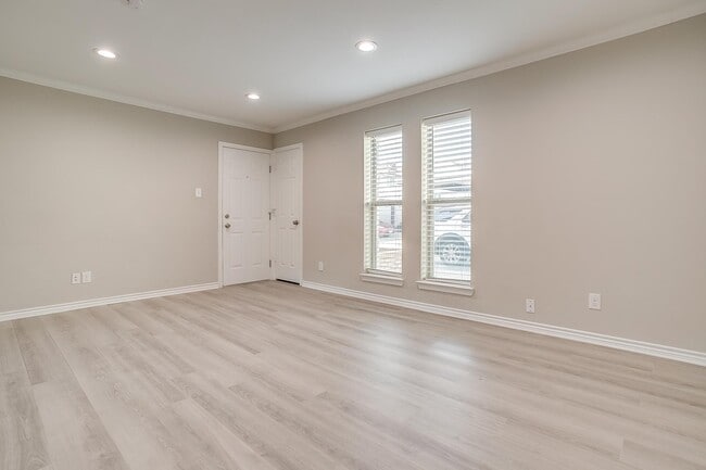 Building Photo - 5076 Matilda St